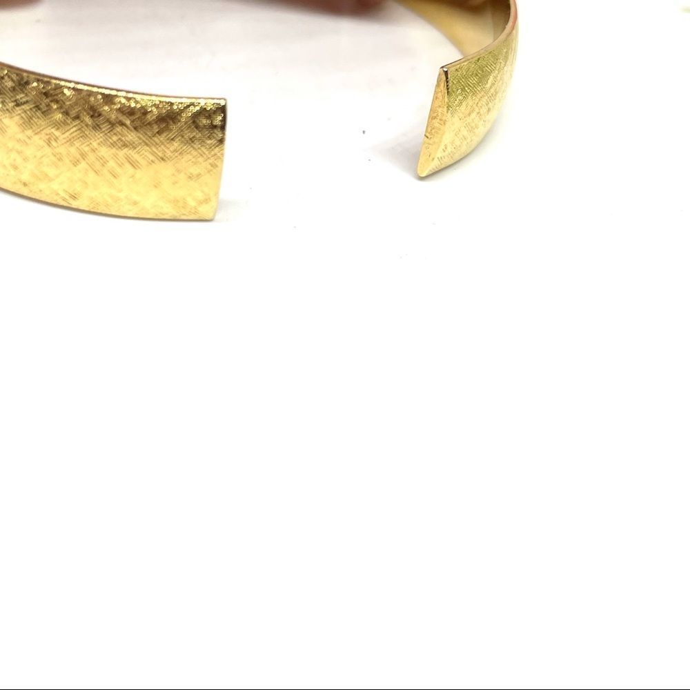VINTAGE⚜️RARE MONET Golden Cuff Bracelet - Picture 7 of 10